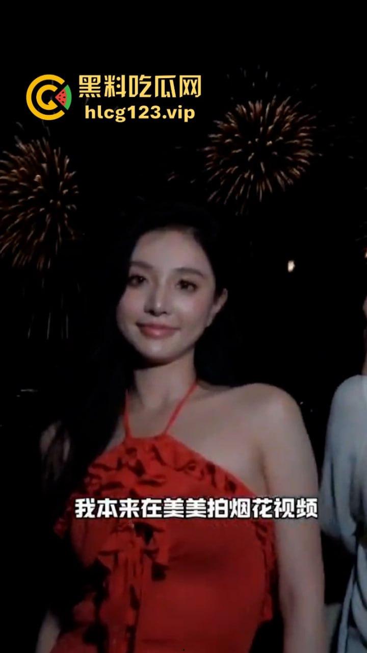 美女在澳门看烟花遭到歧视 被人用粤语骂“大陆狗” 细节视频曝光-3