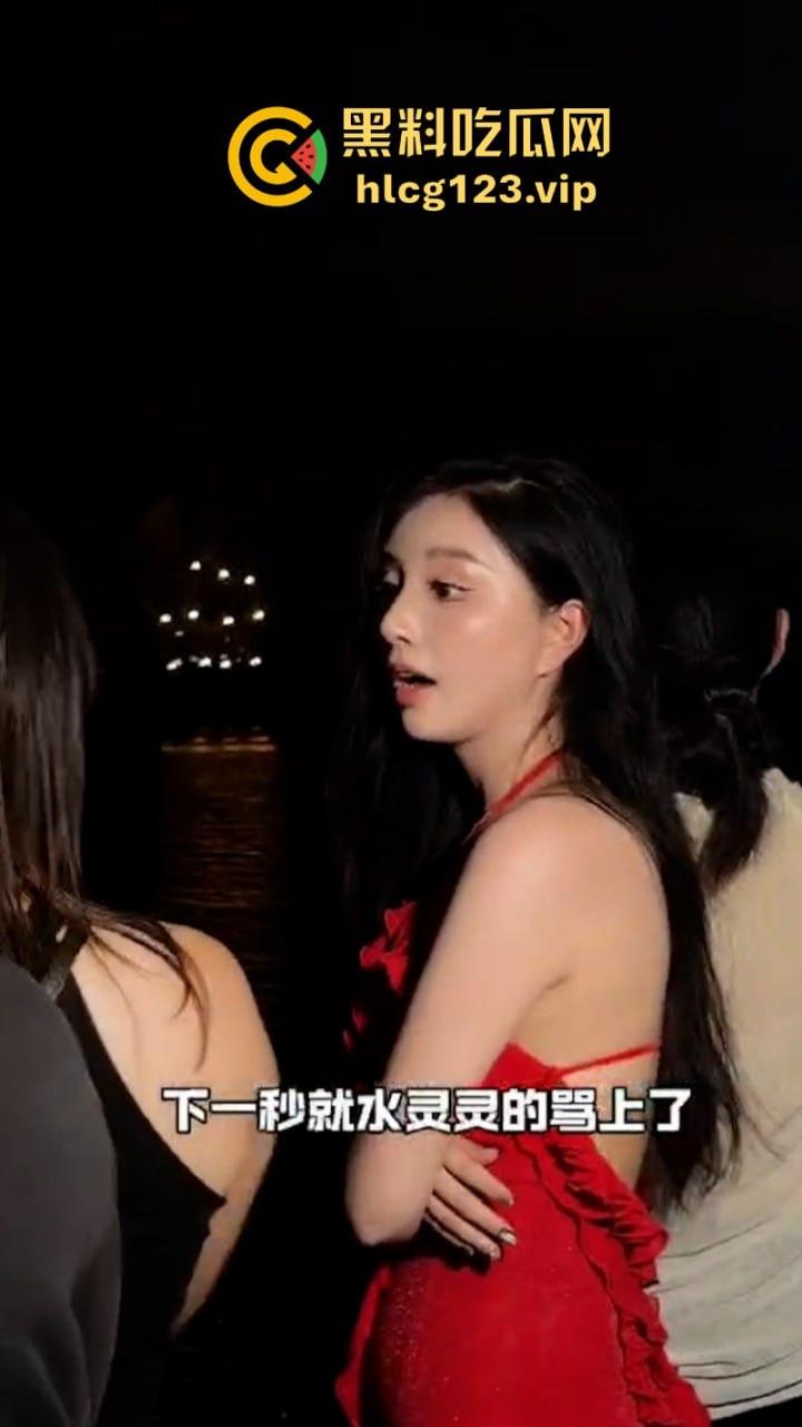 美女在澳门看烟花遭到歧视 被人用粤语骂“大陆狗” 细节视频曝光-4