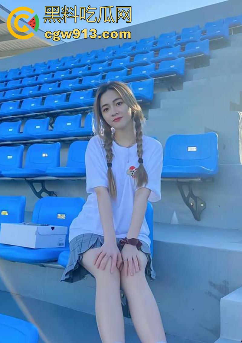 南宁中医药大学清纯学妹【李青青】,身材纤细高挑,美乳饱满硕大,镜前自拍被炮友激情后入,极度淫荡场面火辣!-3