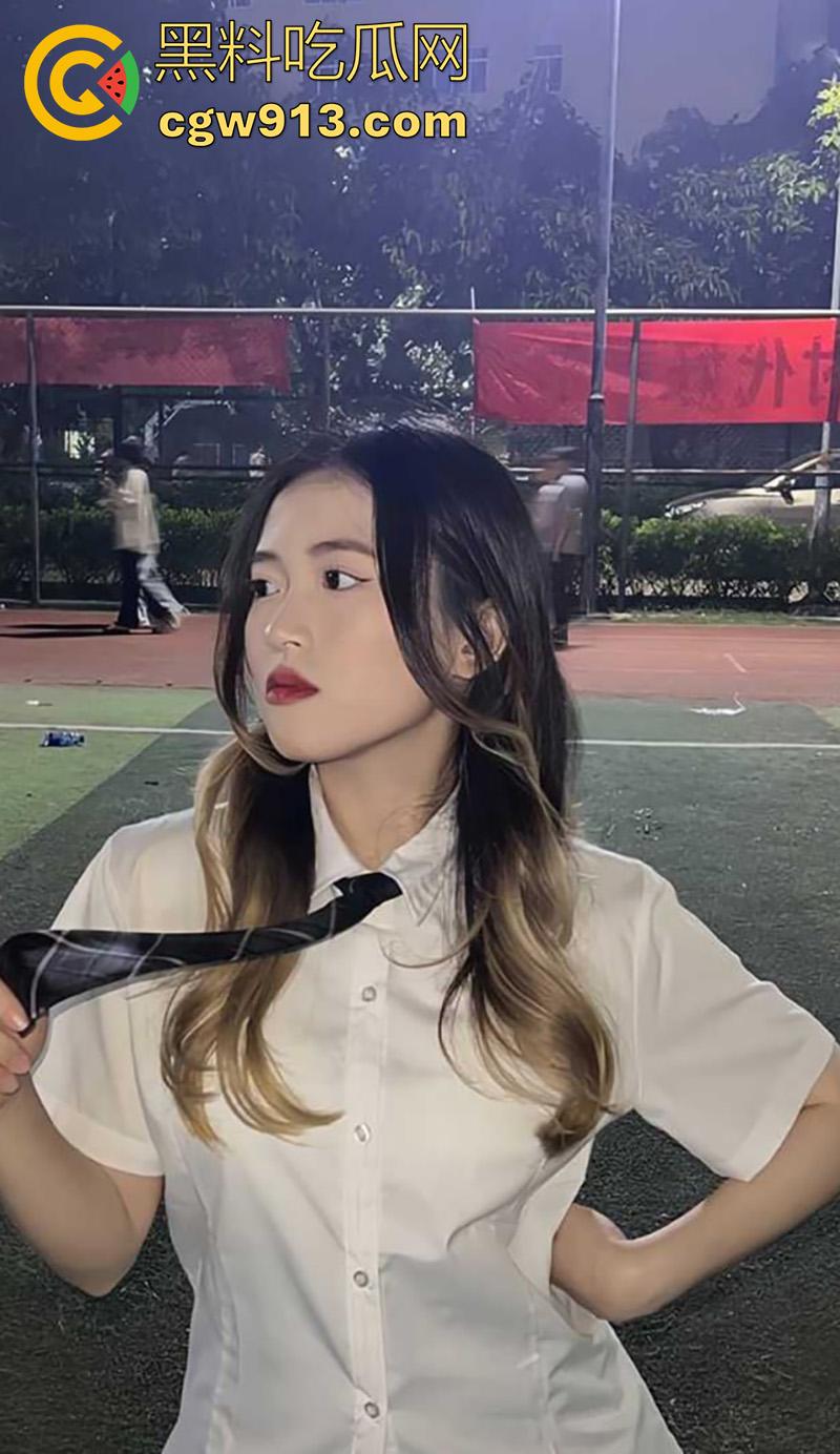 南宁中医药大学清纯学妹【李青青】,身材纤细高挑,美乳饱满硕大,镜前自拍被炮友激情后入,极度淫荡场面火辣!-4