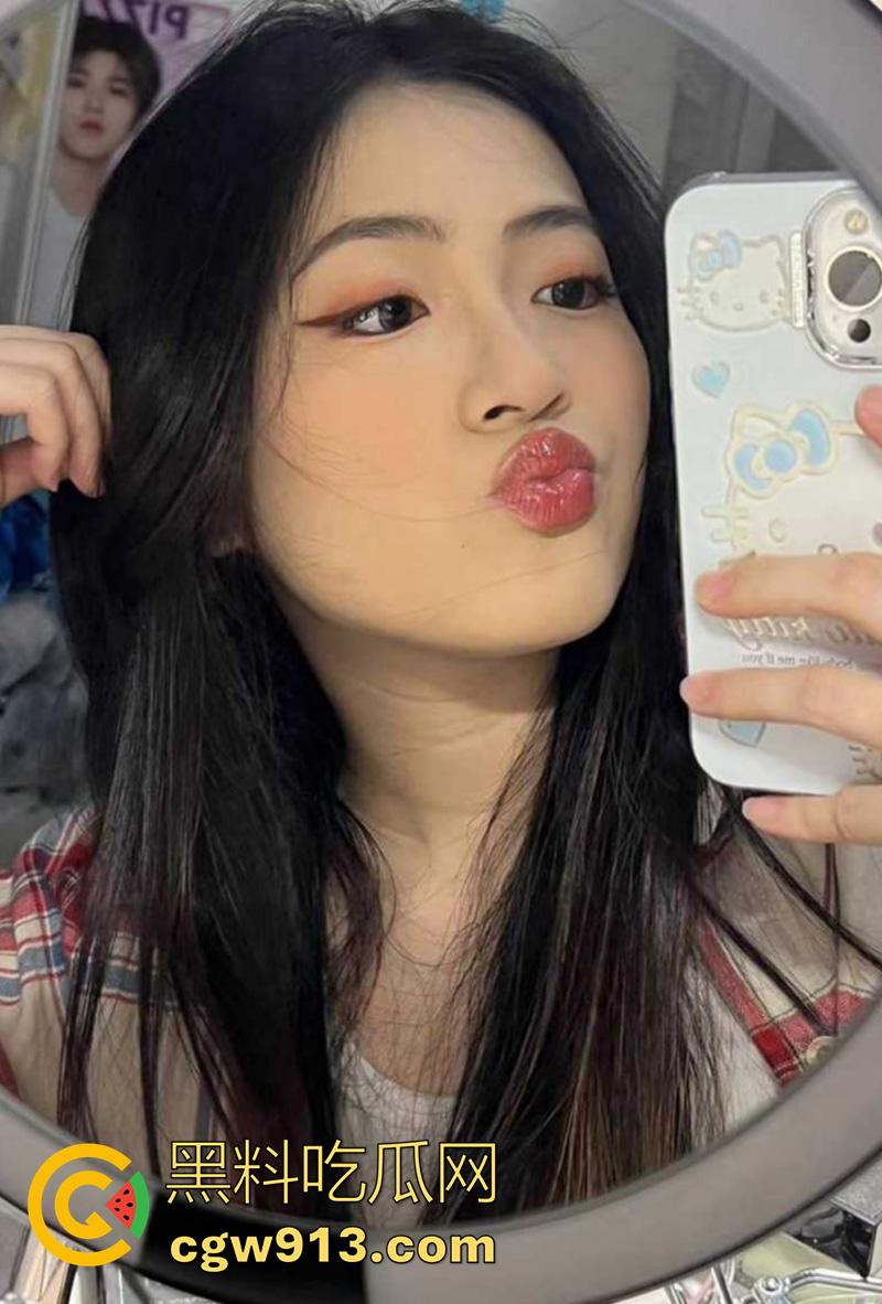 南宁中医药大学清纯学妹【李青青】,身材纤细高挑,美乳饱满硕大,镜前自拍被炮友激情后入,极度淫荡场面火辣!-5