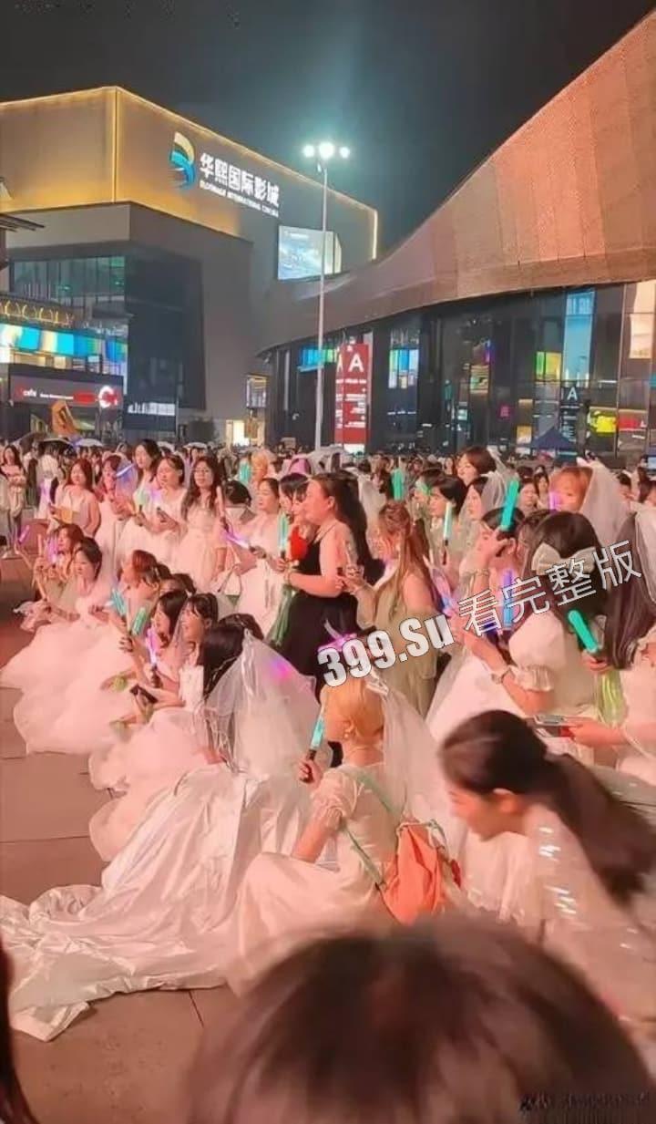 TFBOYS十周年演唱会女粉图鉴 并向抗洪一线的人民子弟兵致敬!-9