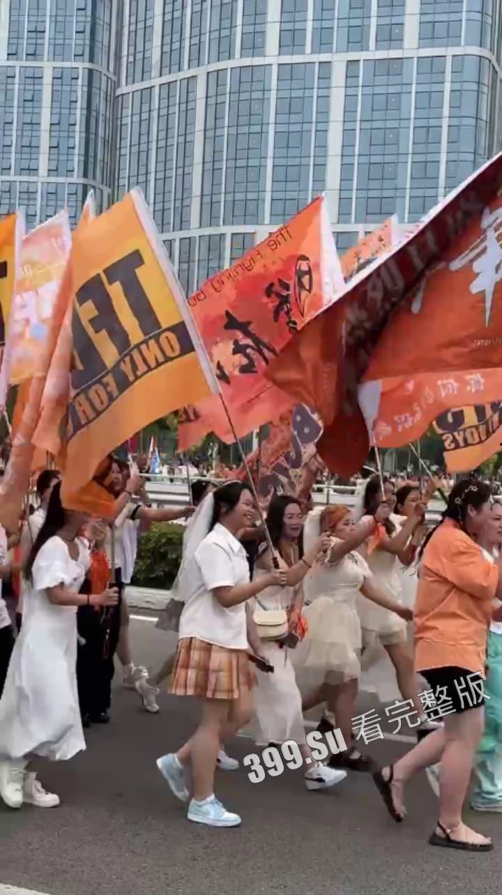 TFBOYS十周年演唱会女粉图鉴 并向抗洪一线的人民子弟兵致敬!-18