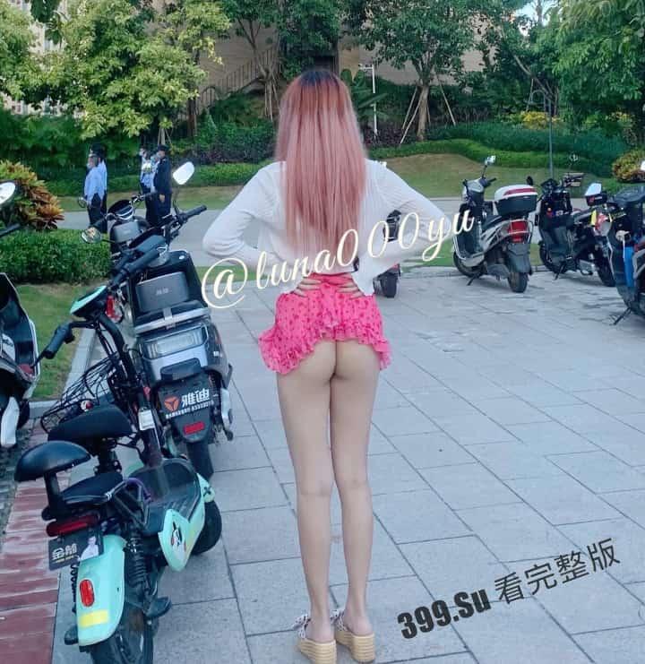 露脸天花板级别 魔鬼身材露出艺术家 推特福利姬#娜娜 闹区饭店街边挑战各种人前露出 无内游走地铁街头 公众场合玩跳蛋 强的离谱!-5