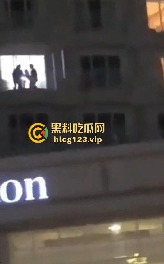 兄弟双飞皮影戏?希尔顿VIP才能看到的画面,有钱人果然懂得玩花样!-3