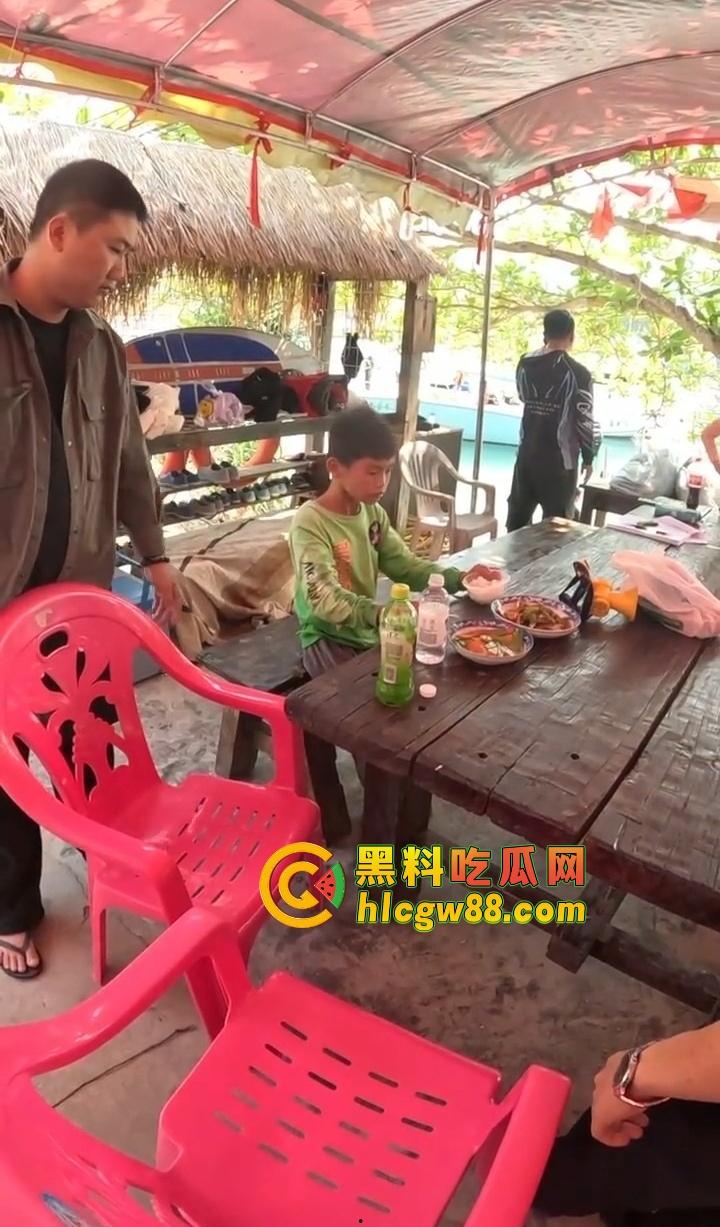 离谱！赤岭男孩出海钓鱿鱼睡着了，一觉漂到三亚？整整漂了一天一夜，简直海上版睡美人！-13