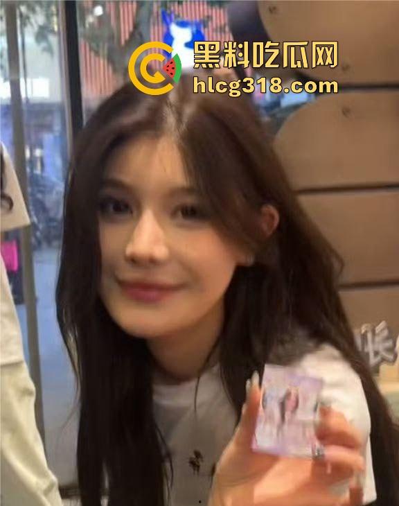 抖音70万粉极品网红【妍妍酱】再爆大瓜 东南亚扶手起家 如今又被爆聚众吸毒身 翻身不了。-10