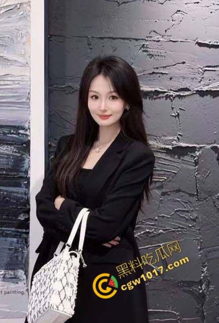 嫂子性感新衣迷人，白丝勾魂一夜癫狂，门开欲望乱飞射，极致快感让两人都难以自持-2