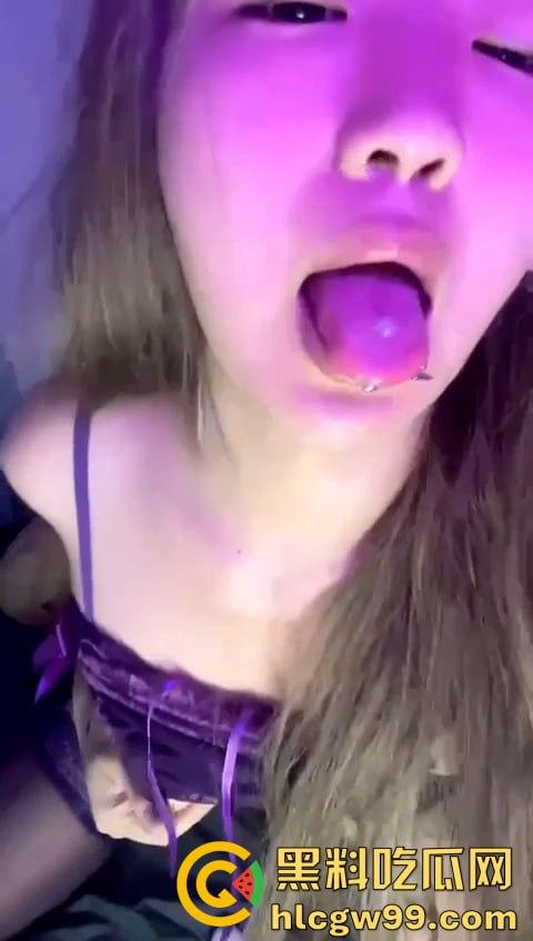 沈阳女大【刘欣语】，寂寞难耐道具自慰难满性欲，人前太妹生人勿近人后母狗大鸡巴抽插-3