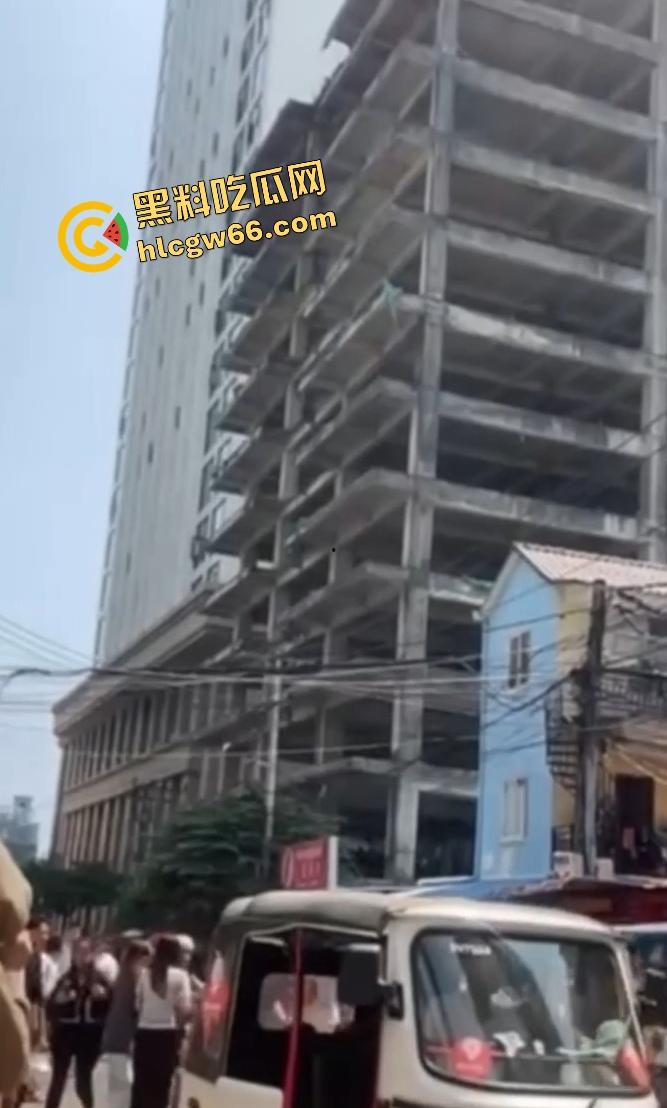 缅甸瓦城突发7.9级强震，中印孟老缅泰全体摇烂，泰国人民逃命式冲出大厦，猪仔们你们还好吗？-5