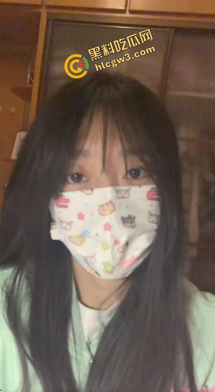 贵溪职业中学反差精神口罩妹【李诗涵】与职高小混混多人激情 小房间内各种草逼！独家流出！-5