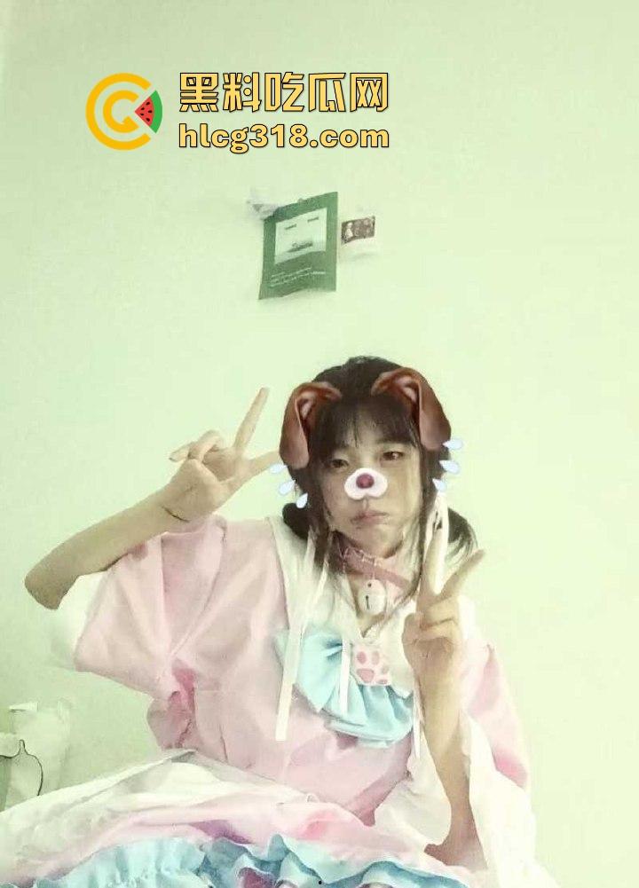 岭南师范学院【李雅琪】 与男友裸聊视频泄密，邻家学妹化身网调母狗，对镜自摸淫水横飞！-1