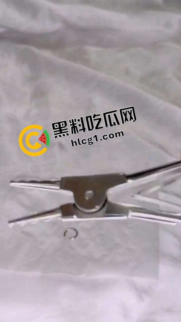 阴环的正确使用方法!高清演示 粉嫩小穴怎么带上奴隶阴环 学会了就快去实践吧-1