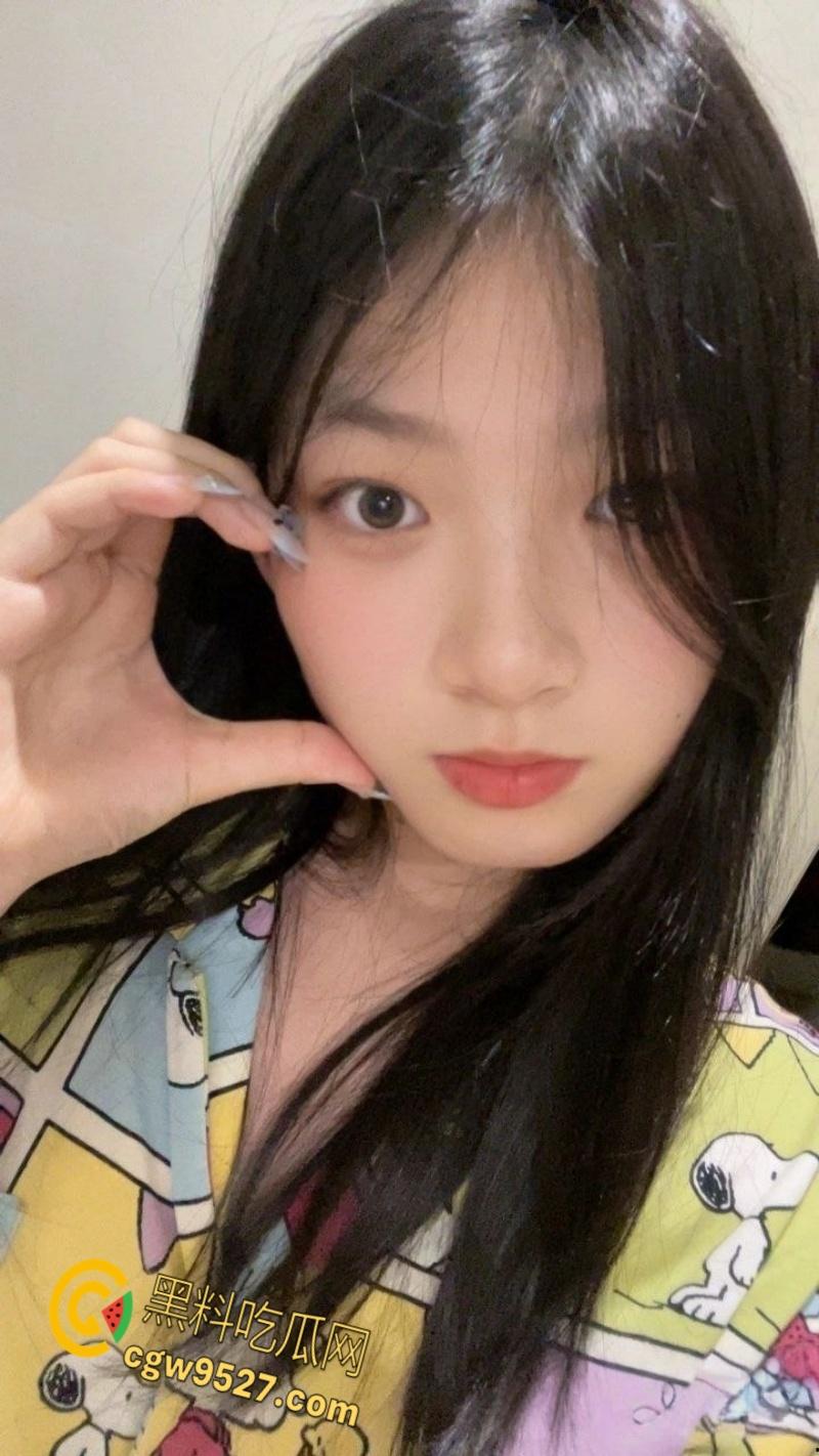 浙江临平职高高中生【朱亦媛】，表面上清纯学生妹，私下却是精盆母狗，到处聊骚约炮，性感酮体确实嫩 !-4