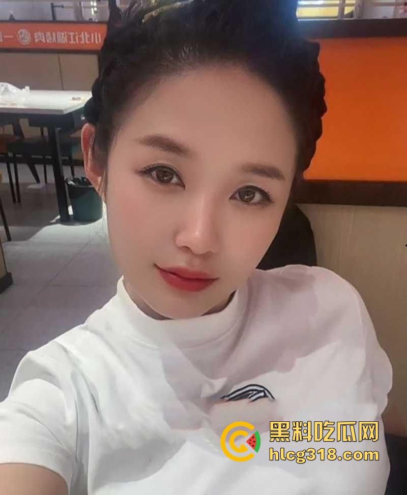 长春骚浪人妻【林文文】婚内出轨约炮视频曝光，韵味熟妇无套后入，淫穴白浆四溢，反差骚劲十足！-3