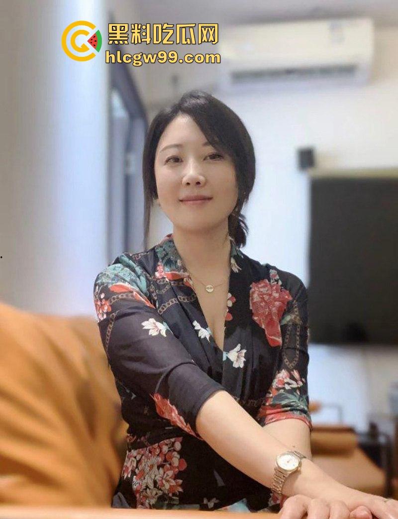 社交软件约啪气质少妇【泰亦怡】口交吃鸡后入骑乘样样精通,各种姿势来回变换,很有撸点!-1