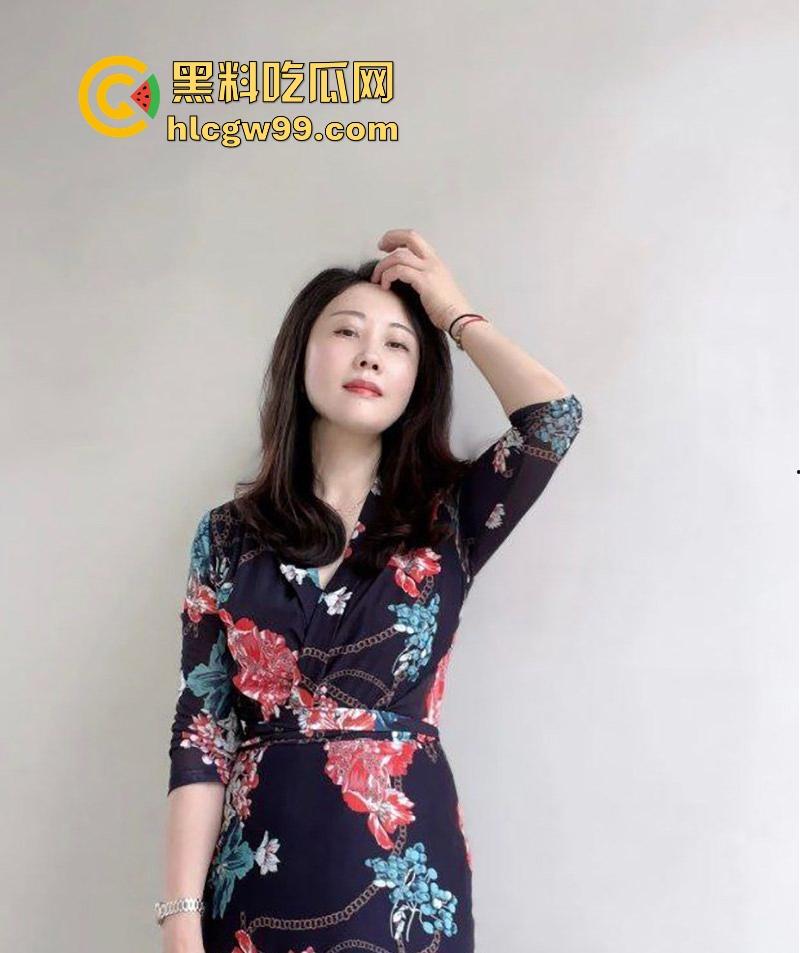 社交软件约啪气质少妇【泰亦怡】口交吃鸡后入骑乘样样精通,各种姿势来回变换,很有撸点!-2