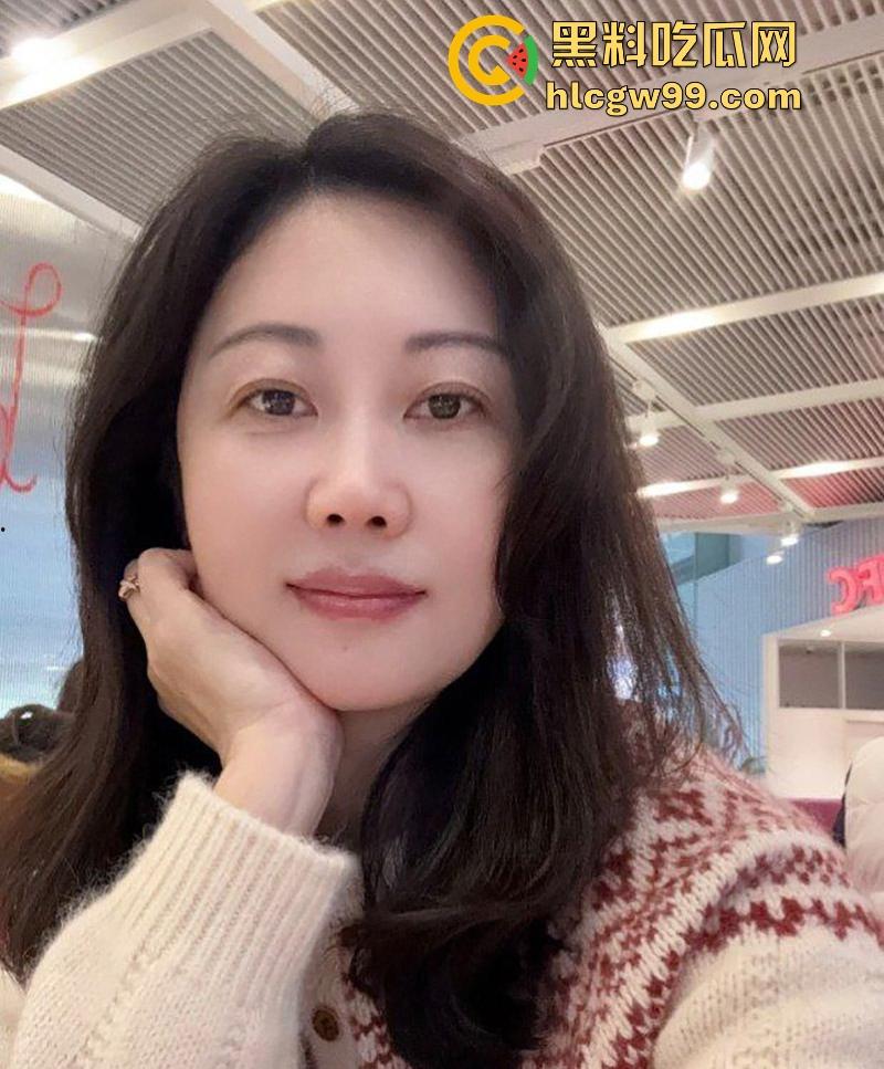 社交软件约啪气质少妇【泰亦怡】口交吃鸡后入骑乘样样精通,各种姿势来回变换,很有撸点!-4