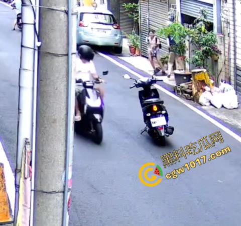 台湾省苗粟随机斩人案再度上演！47岁男子持刀狂魔，便利店门前血雨腥风，女童胸挨一刀，送ICU抢救，震惊全省！-5