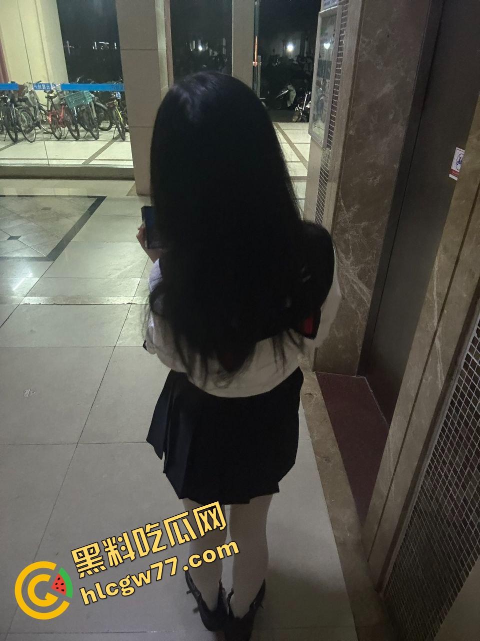 外表卡哇伊，内里母狗命，合肥女高『娜美』撅屁股掰嫩穴，被小哥操成奶子缩水狗，反差贼他妈顶！-2