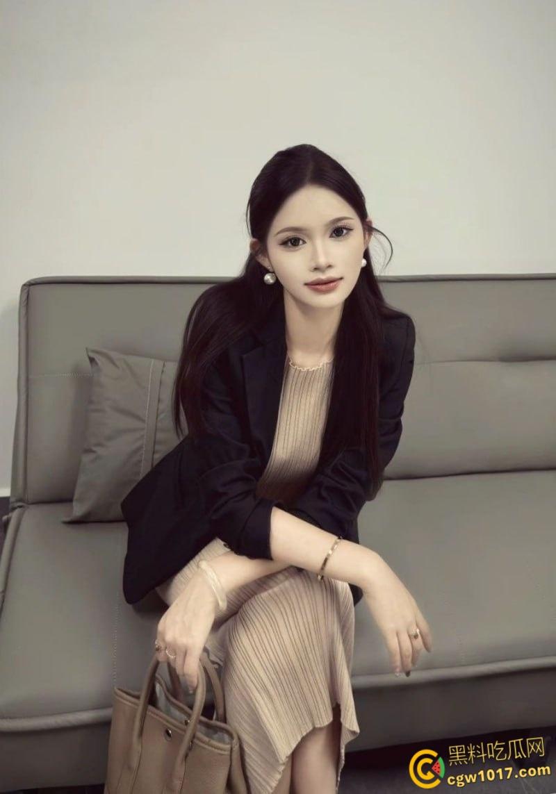 北京人妻【张霓裳】被金主调教爆操，美乳晃荡如水波荡漾，深喉口交骑乘后入，任金主肆意玩弄！-2