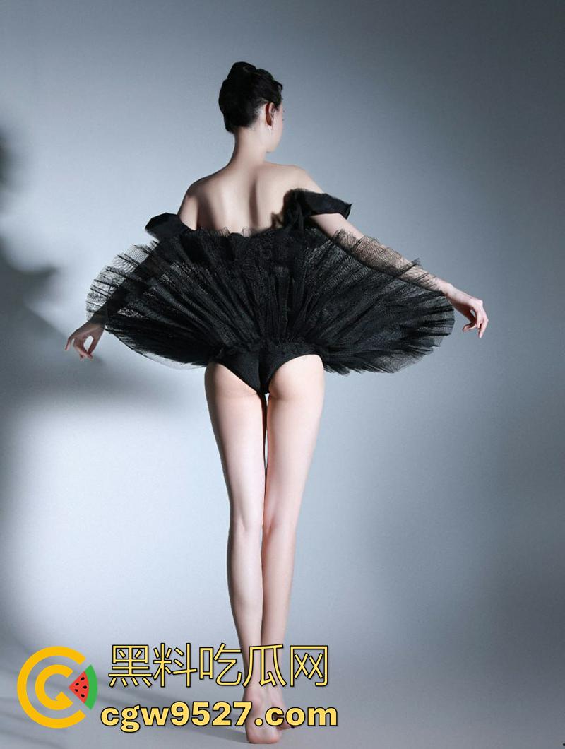 极品身材长腿舞蹈生，颜值清纯美腿性感诱人，跪地吃鸡女上位骑乘，无套爆操内射灌精！-3