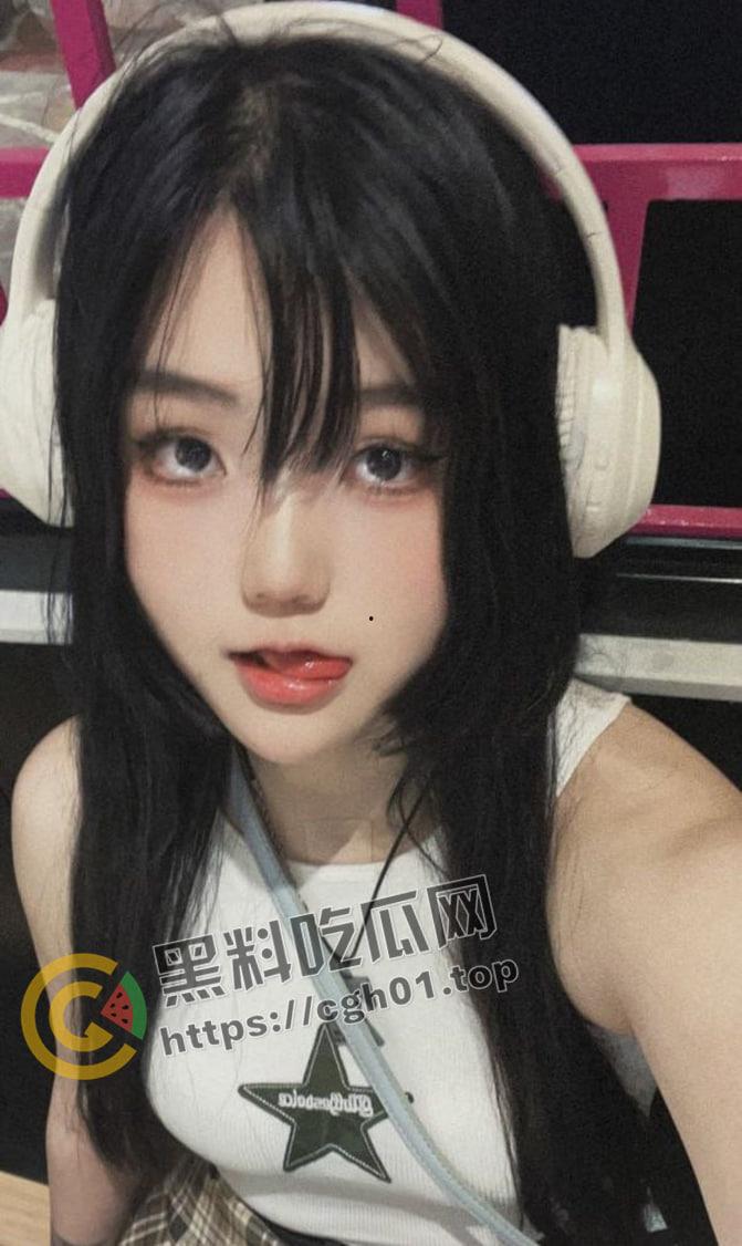 网盘流出！金主爸爸的校花母狗 黑丝高冷御姐被射满脸  爱cos的肉便器孕气都不会太差-3