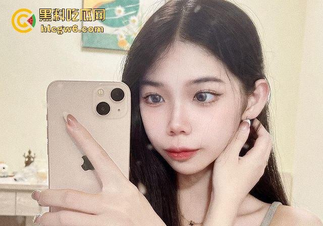 清纯反差母狗【程瑶遥】调教过程曝光!!把脚放在母狗的嘴巴里让其舔干净 满足她。-2