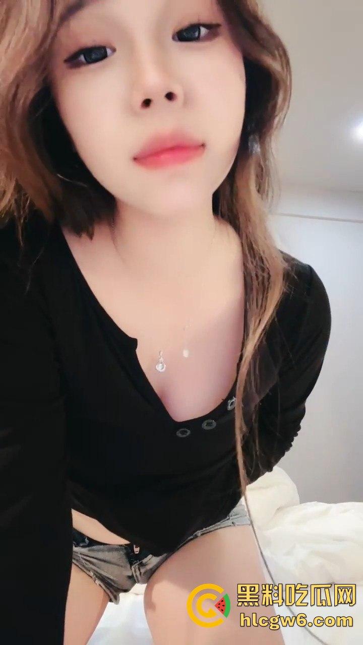 校花的秘密直播，南宁信息技师学院童颜巨乳网名【水煮鱼】在线表演，娇俏颜值配满屏魅力，互动满分炸翻全场！-3