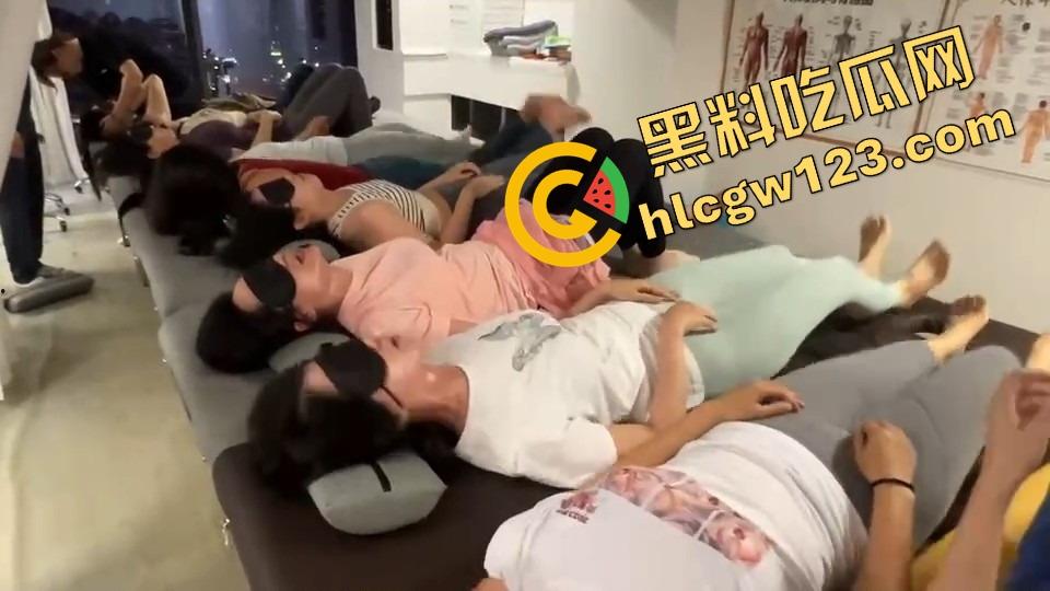 大师在线传功子宫激活术？女的4万男的6万入会，大师一抬手，女信徒齐叫床，整晚高潮到睡不着！-9