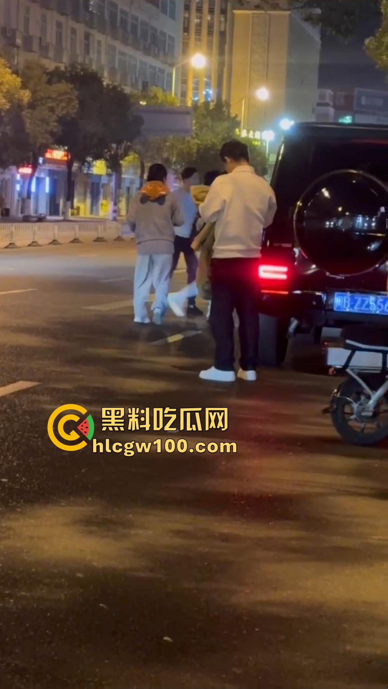 深圳街头大G车主醉汉闹事，嫌代驾收费贵，怒骂拳打不够还拿头盔爆扣，代驾被砸得怀疑人生！-4