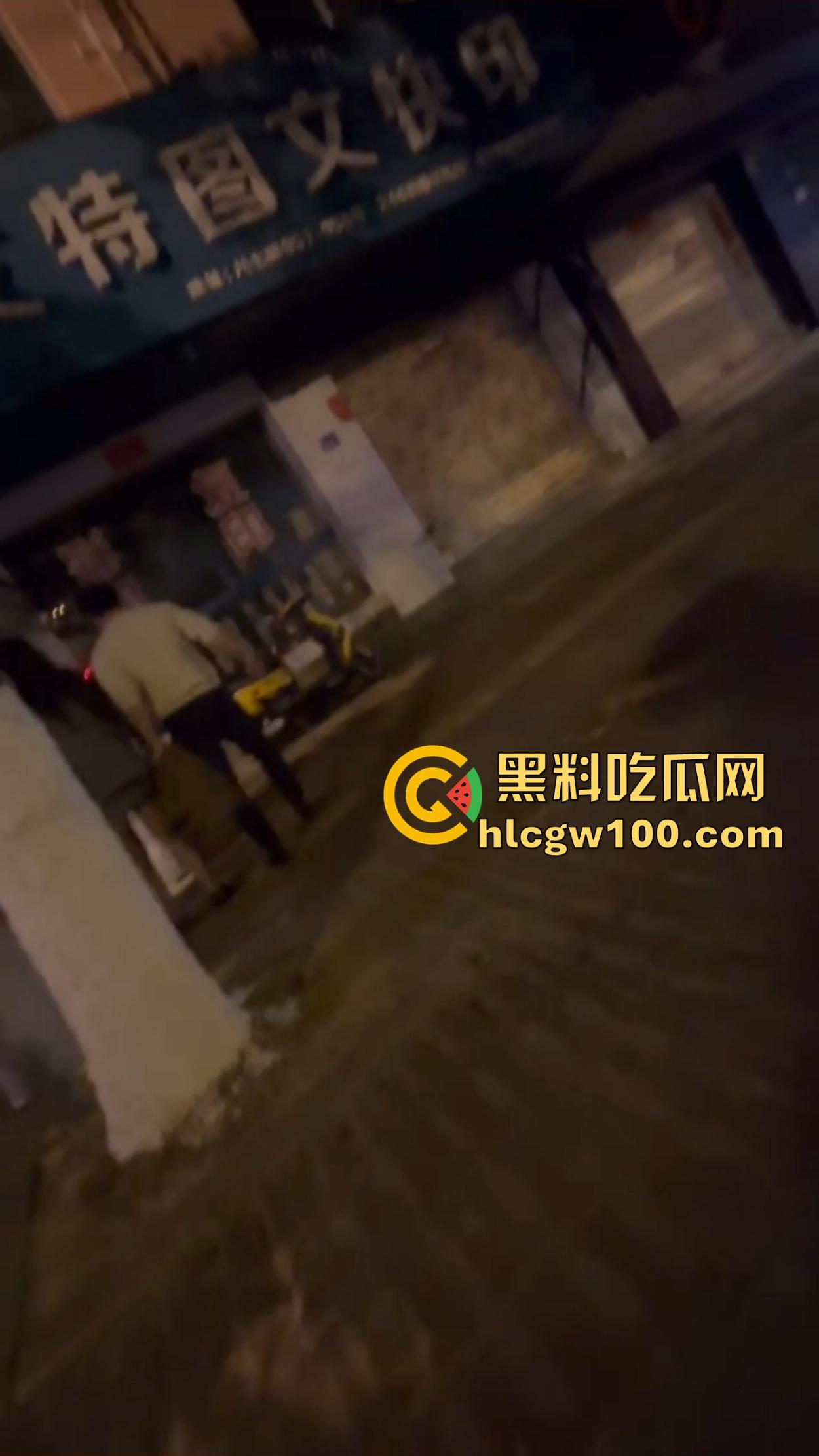 深圳街头大G车主醉汉闹事，嫌代驾收费贵，怒骂拳打不够还拿头盔爆扣，代驾被砸得怀疑人生！-5