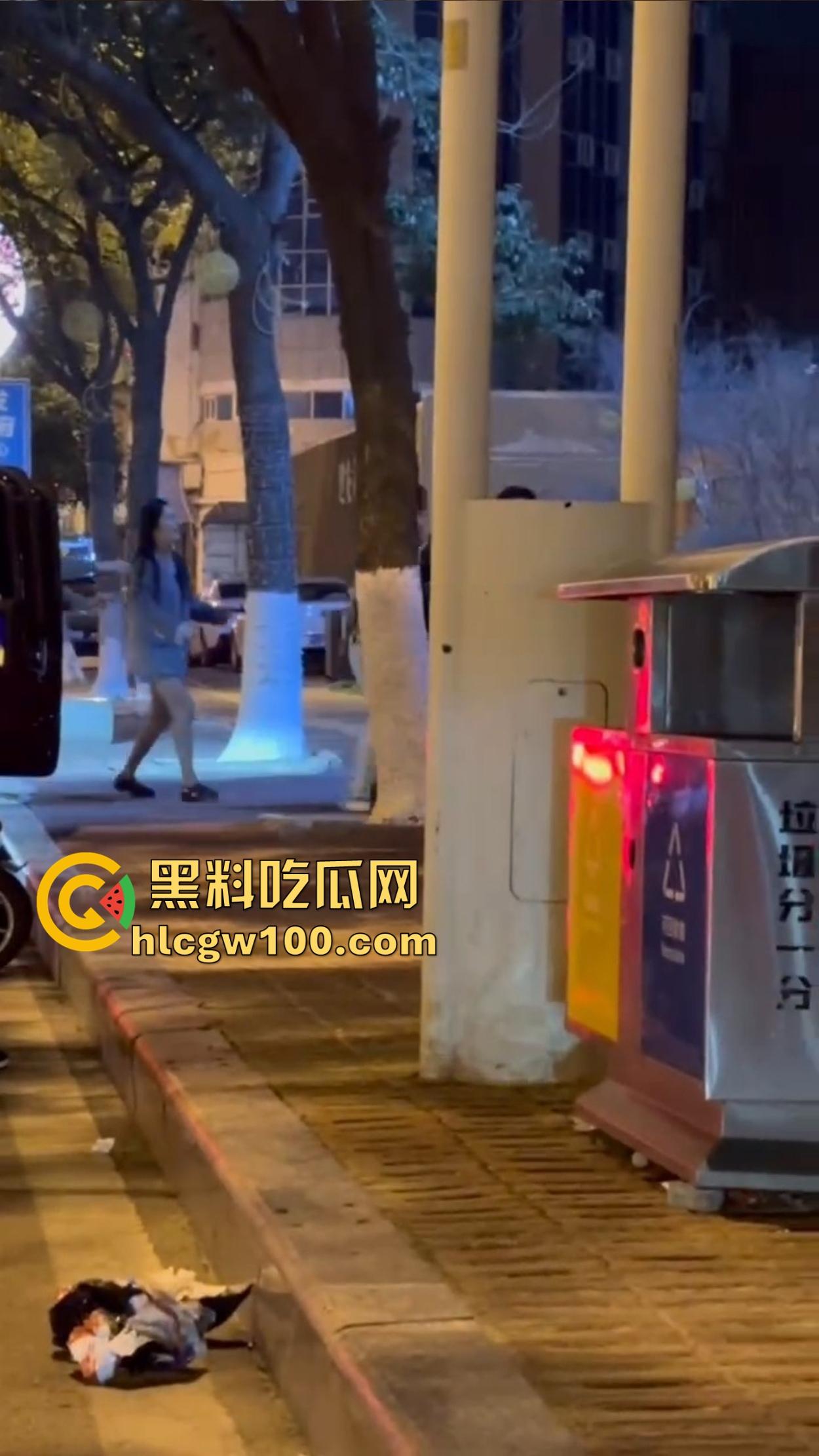 深圳街头大G车主醉汉闹事，嫌代驾收费贵，怒骂拳打不够还拿头盔爆扣，代驾被砸得怀疑人生！-8