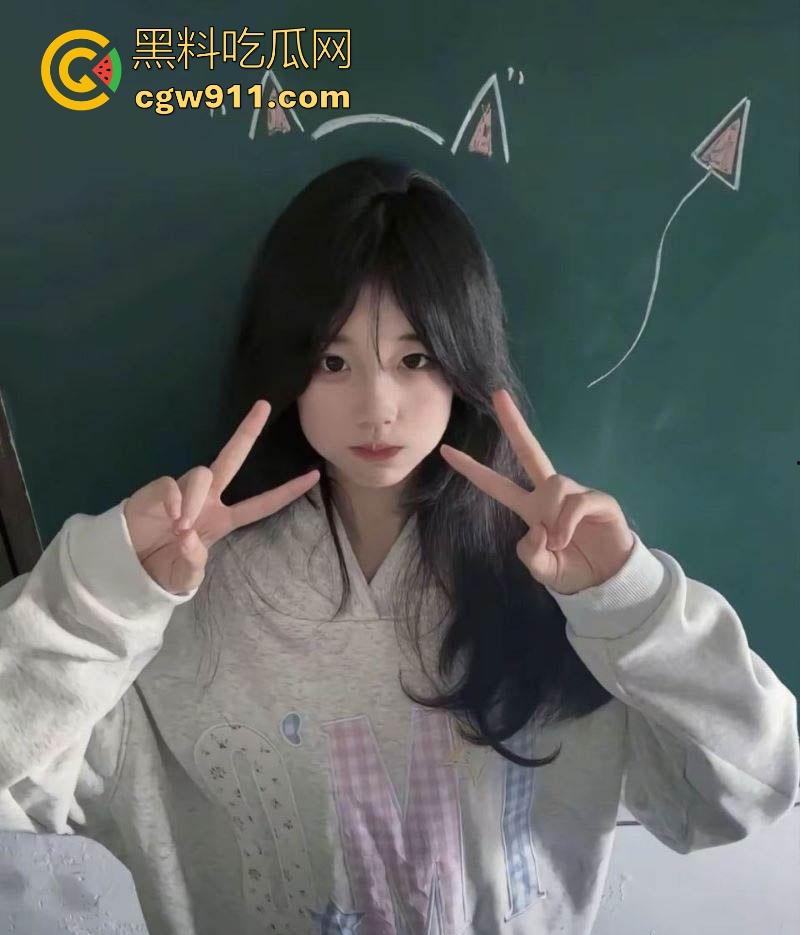 郑州大学清纯大三女大【卢佳颖】学生妹调教榨精狂欢，粉嫩骚穴紧裹肉棒喷汁高潮，榨得男友欲仙欲死！-3