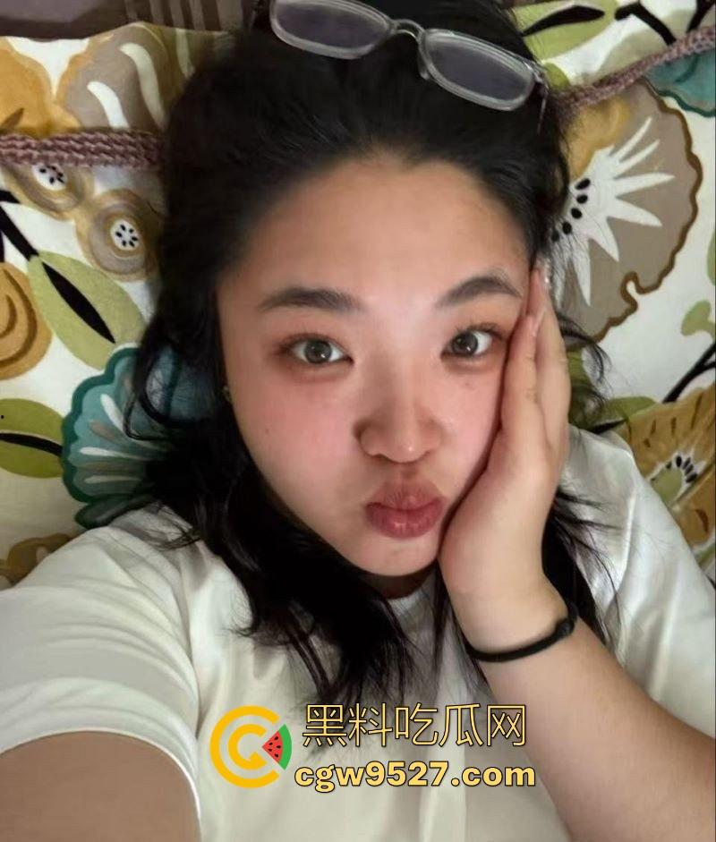 河北石家庄幼师【江彤彤】高冷外表藏骚心，夜晚化身撩人精骚话连篇，手指揉搓骚穴，勾引炮友来操！-5