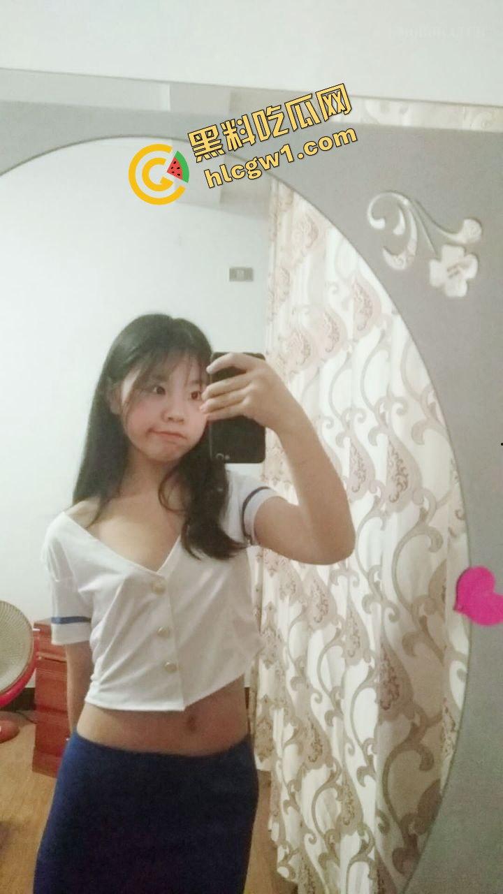 浏阳职业中专高三小骚货『李萱怡』放假在家发骚露奶自拍 狠狠玩弄骚逼 独家曝光！-3