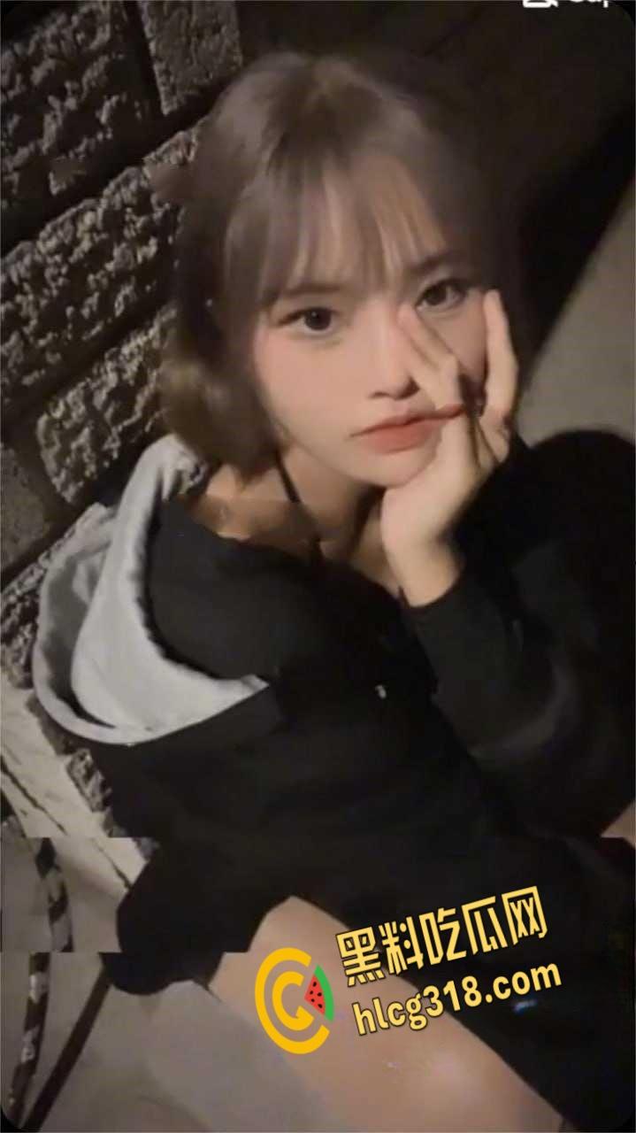 火辣短发台妹反差婊!露脸自慰私拍,嫩乳粉穴一线天撩爆全网!-1