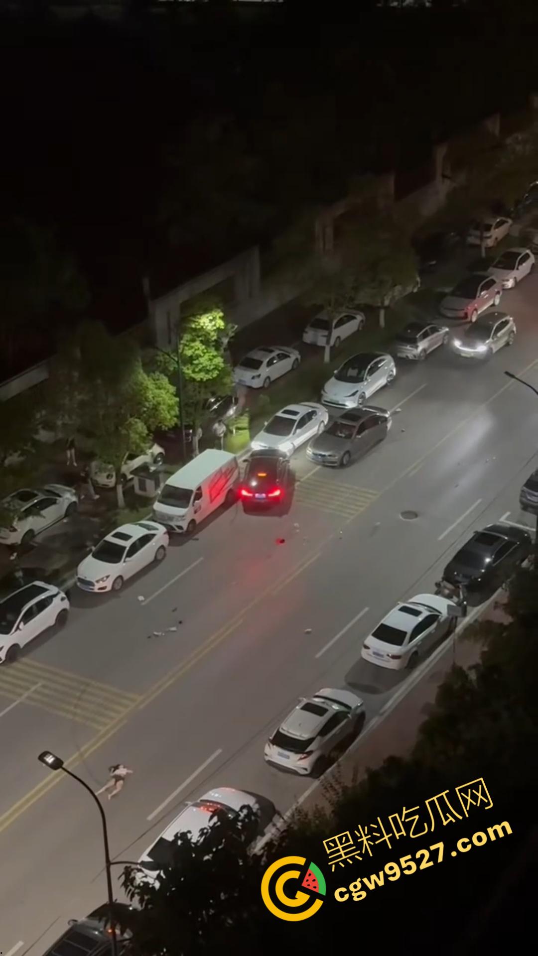 景德镇街头上演惊魂一幕：40岁男子开车撞人导致2死1伤的惨烈悲剧，只因赌博令人丧失理智-8