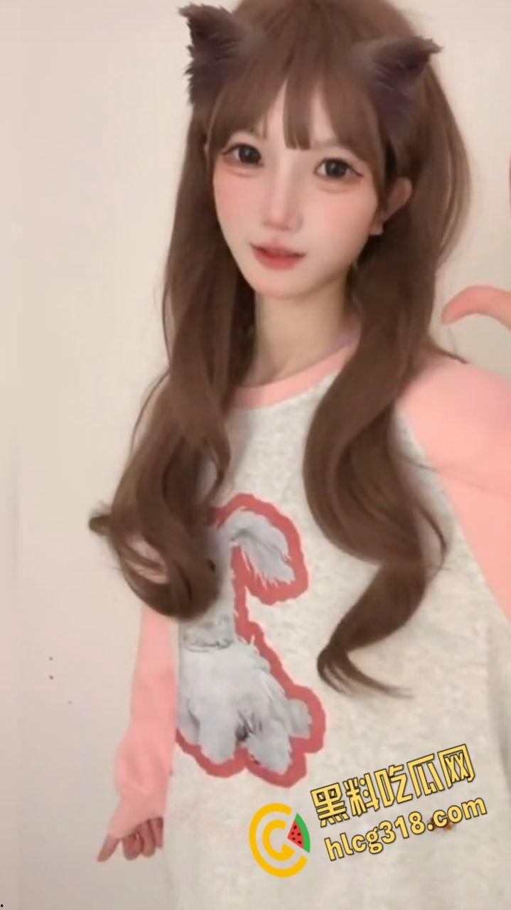 快手网红【米团不熬夜】开播放言，大哥刷一个火箭就给看水晶假屌，极品白虎逼简直是视觉盛宴！-4