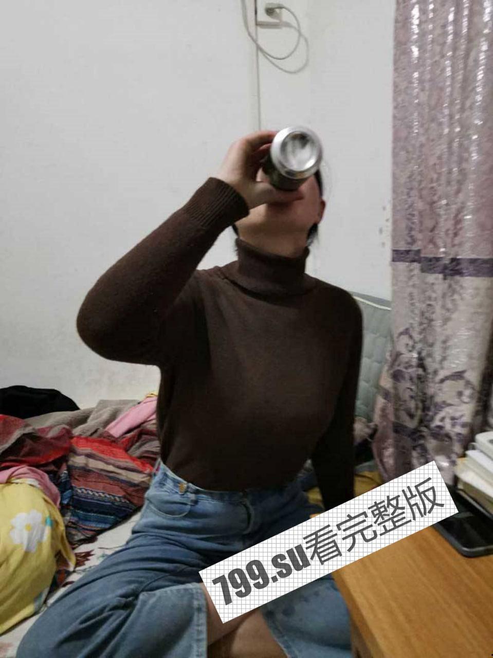 贵在真实！把刚来富士康打工的表妹给灌醉后操了怎么插也不醒-4