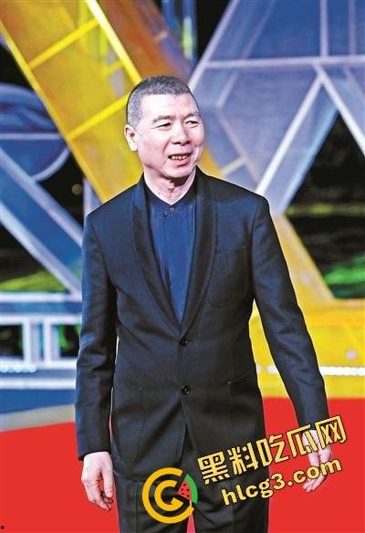 湖南株洲大街惊现冯小刚耍大牌事件,粉丝手机被打掉,热屁股贴冷板凳!-1