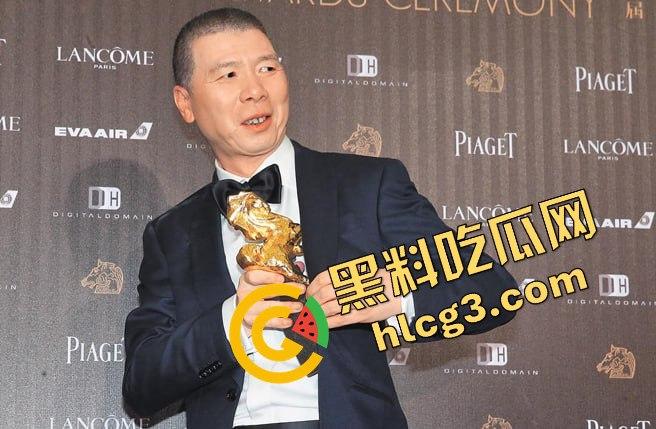 湖南株洲大街惊现冯小刚耍大牌事件,粉丝手机被打掉,热屁股贴冷板凳!-4