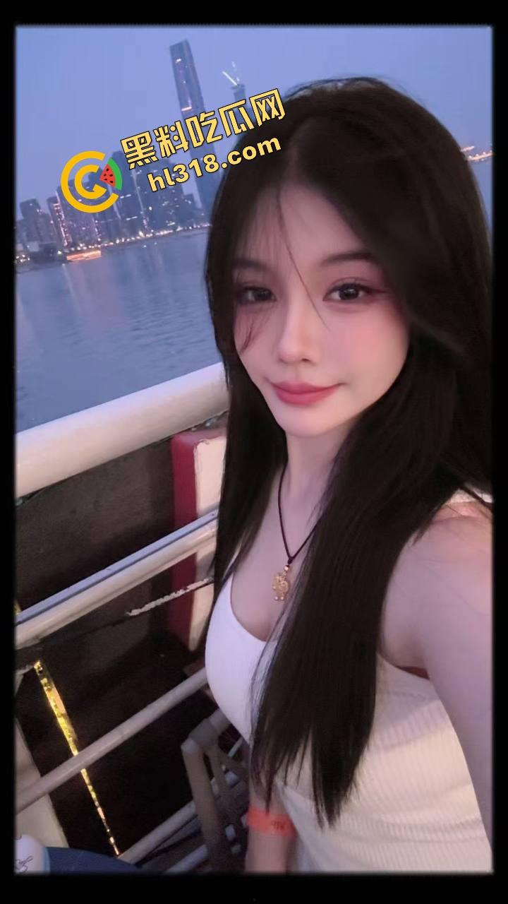 女大学生嫩逼喷水太猛，开房一操床单全湿透，粉穴夹得啪啪响，抽插几下就高潮喷水停不下来！-4