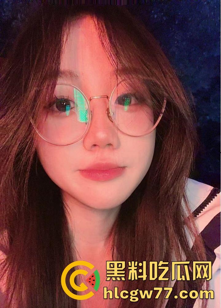 江苏盐城中学小情侣躲在教学楼后面偷腥被人偷拍，男生实在弥补确实的母爱吗？-2