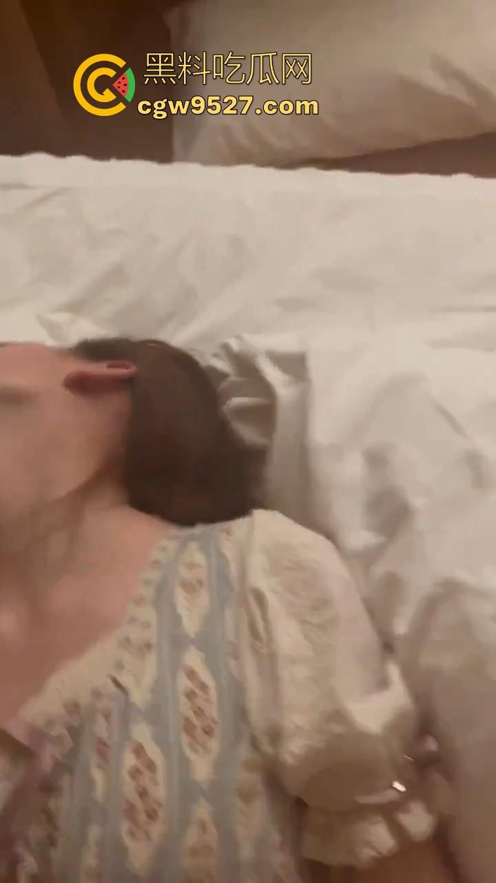 仙女约炮群聊记录曝光,屌大活好的优质男,够长够大,高潮喷水爽到极致,真是女人骚起来比男的骚得多!-9