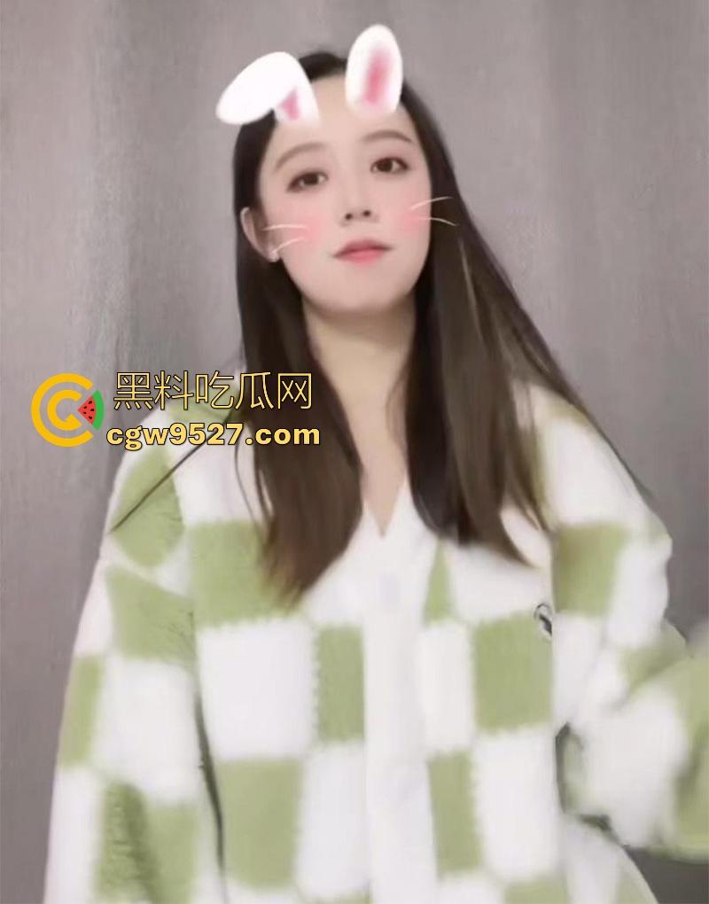 天津医科大学可爱女大【魏丫雅】不雅视频泄漏！清纯萝莉露脸骑乘，小贫乳摇摇晃晃，校园女神秒变反差母狗！-5