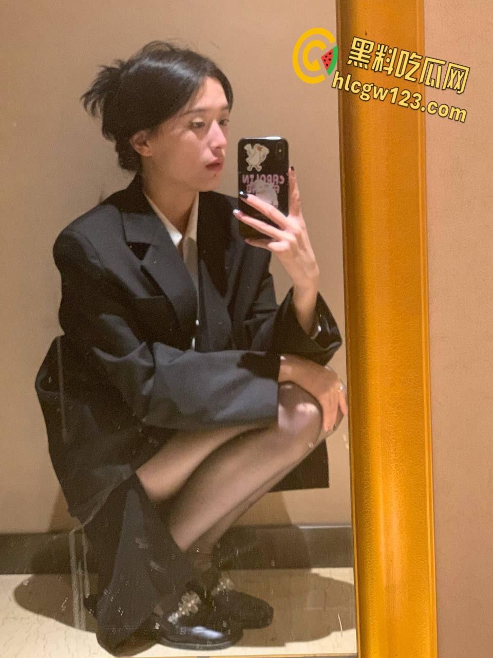 湘潭舞蹈生反差婊【沈溪】,清纯少女变土豪专属骚母狗,深喉内射最后还会唆干净筷子 !-4