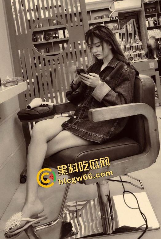 哈尔滨骚同事变母狗背夫偷操半年,这次带友3P插烂骚穴,调教成胯下贱狗射嘴里关笼子!-2