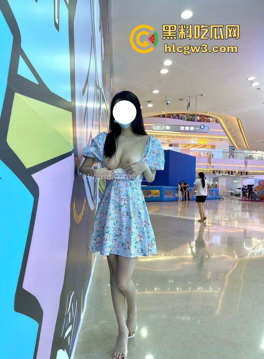 推特福利姬【翘翘】大尺度私拍流出 大长腿炮架子骚到炸,公园学狗撒尿,真是特么不要脸!-26