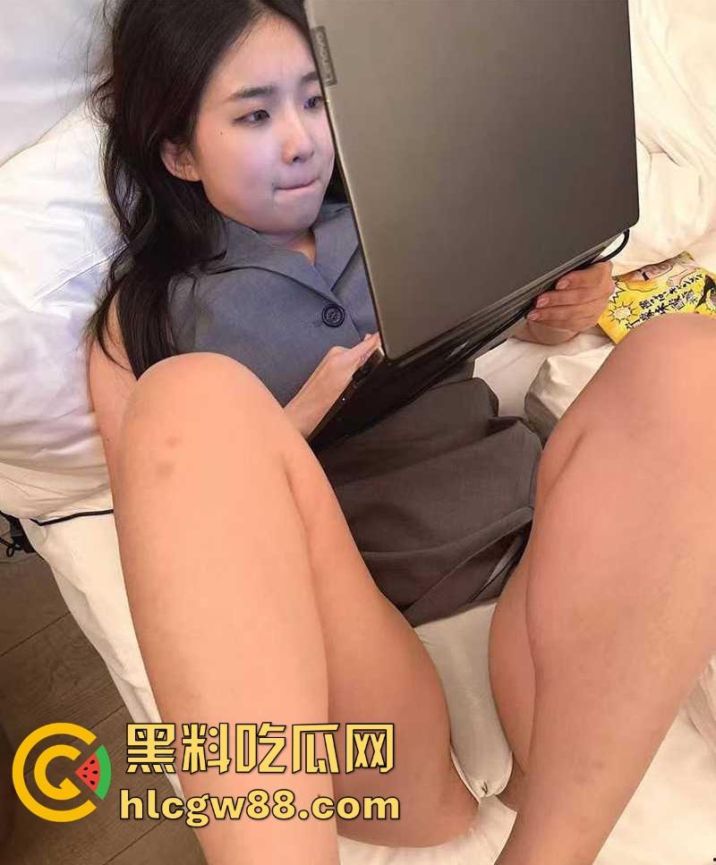 中国传媒大学【白洁】研究生情侣性爱视频曝光 各种舔屌卖骚 无套做爱中出 反差感爆棚!-3